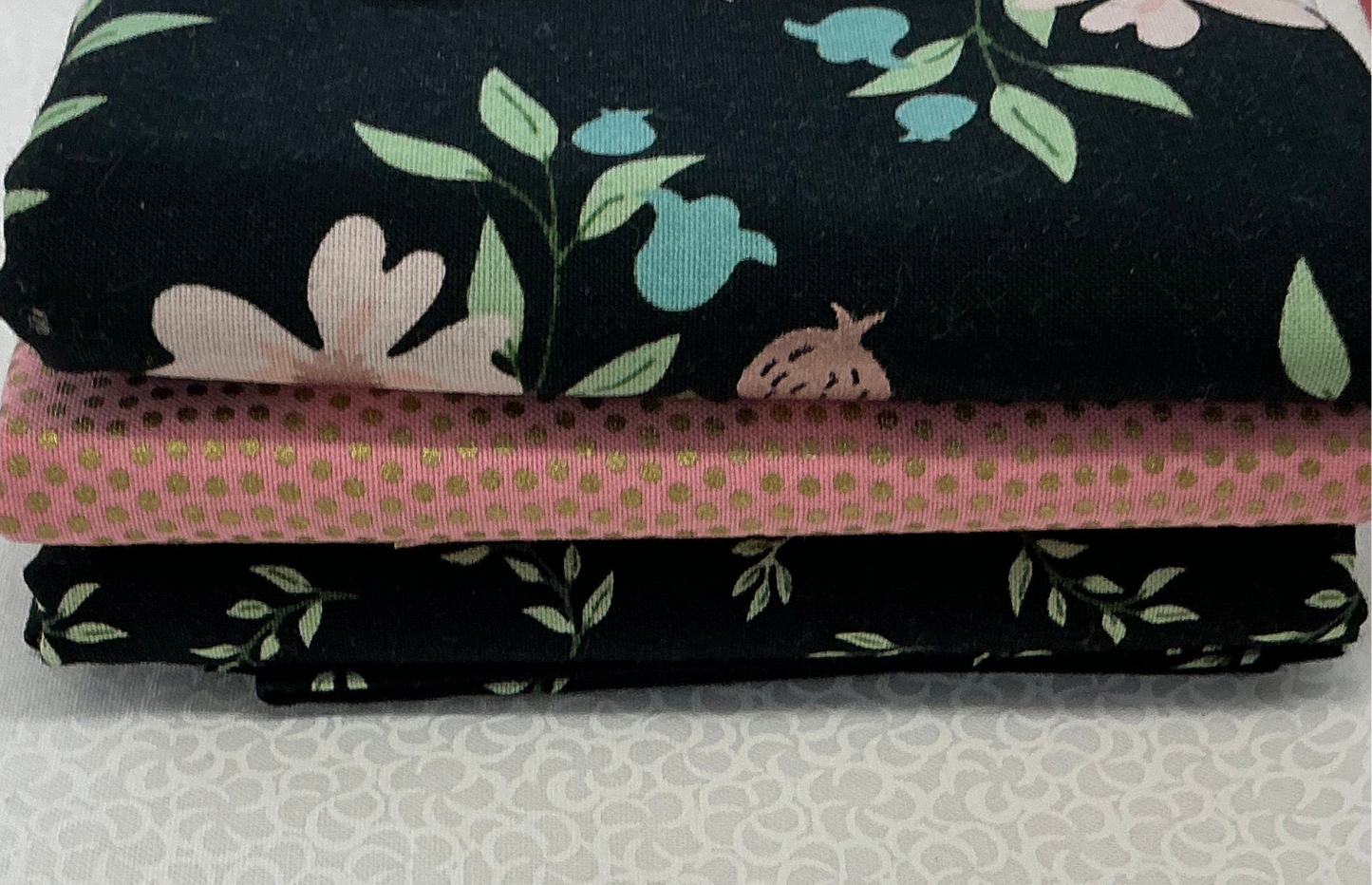 3 yard quilt kit black floral with Coral and gold dots