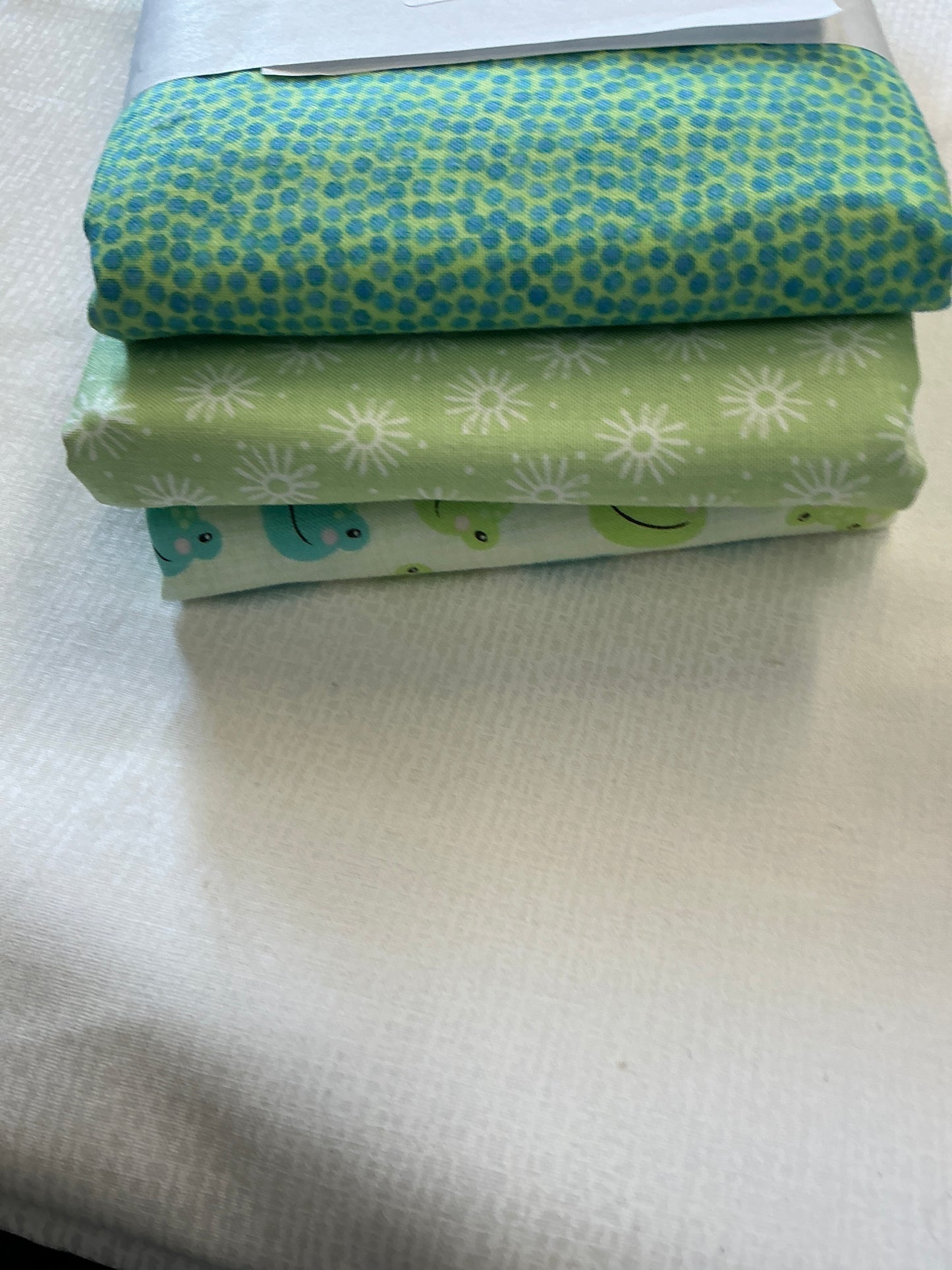 3 yard quilt kits~light green background with frogs