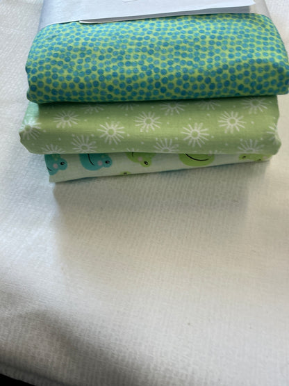 3 yard quilt kits~light green background with frogs