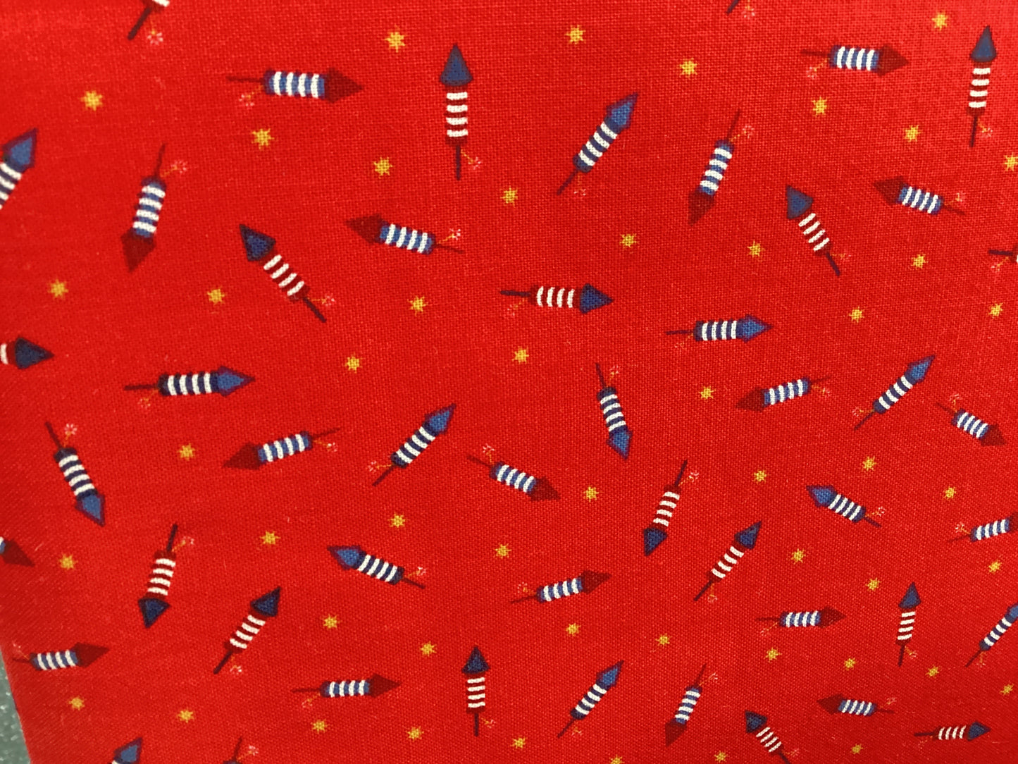 Riley Blake seasonal basics pattern C769 red