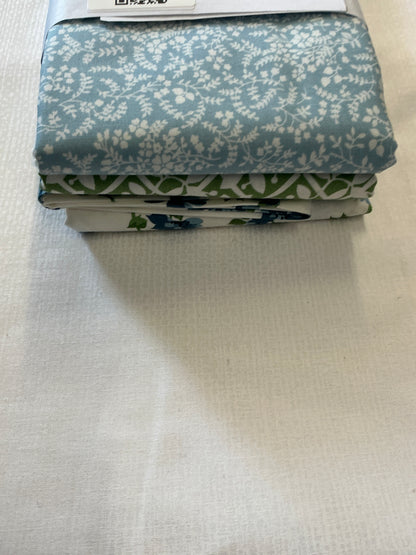 3 yard quilt kits~white background with blue floral