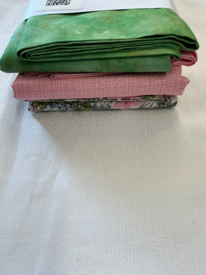 3 yard quilt kits~white background with heavy floral