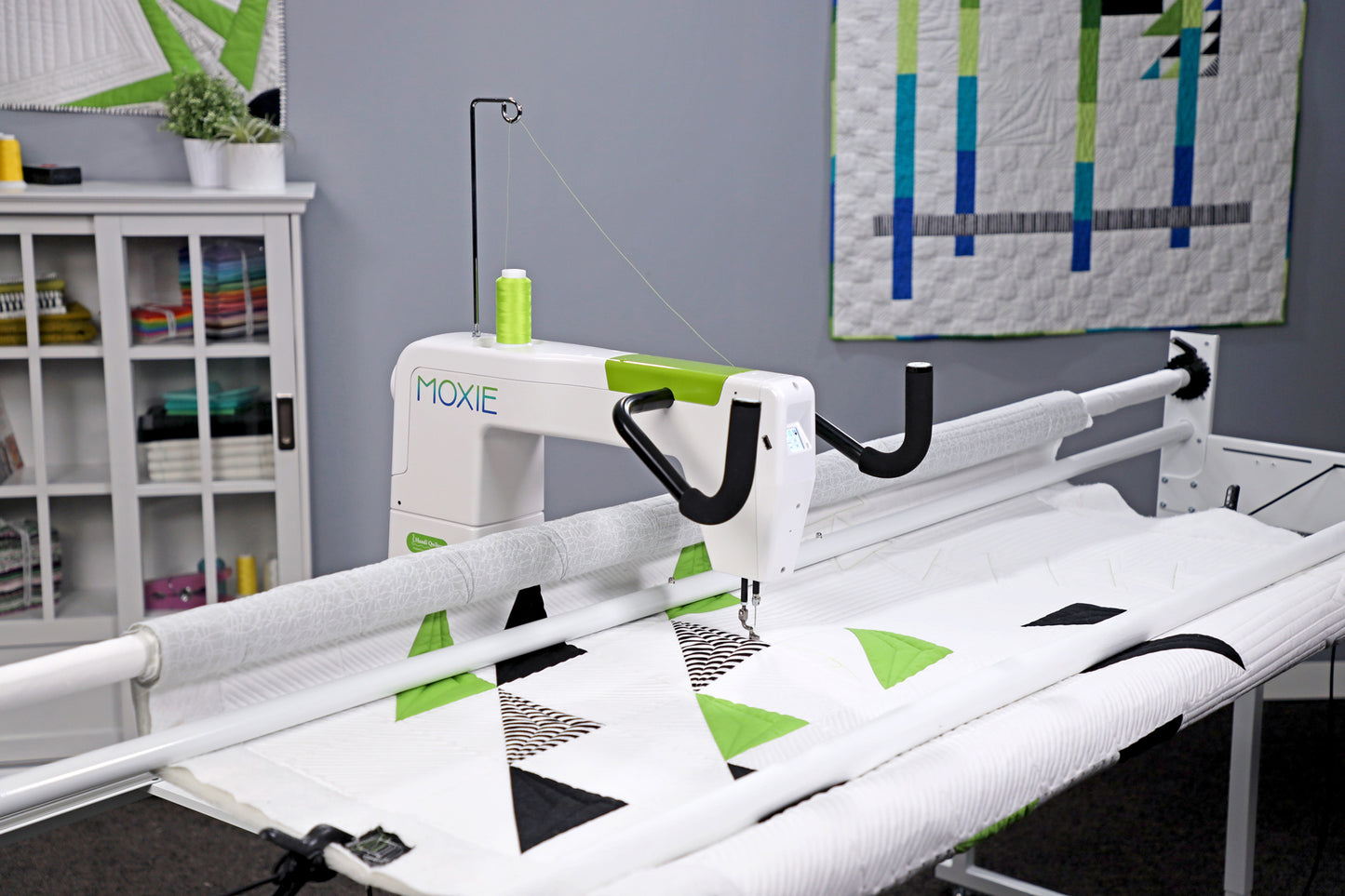 Handi Quilter Moxie XL 18in Long Arm Quilting Machine